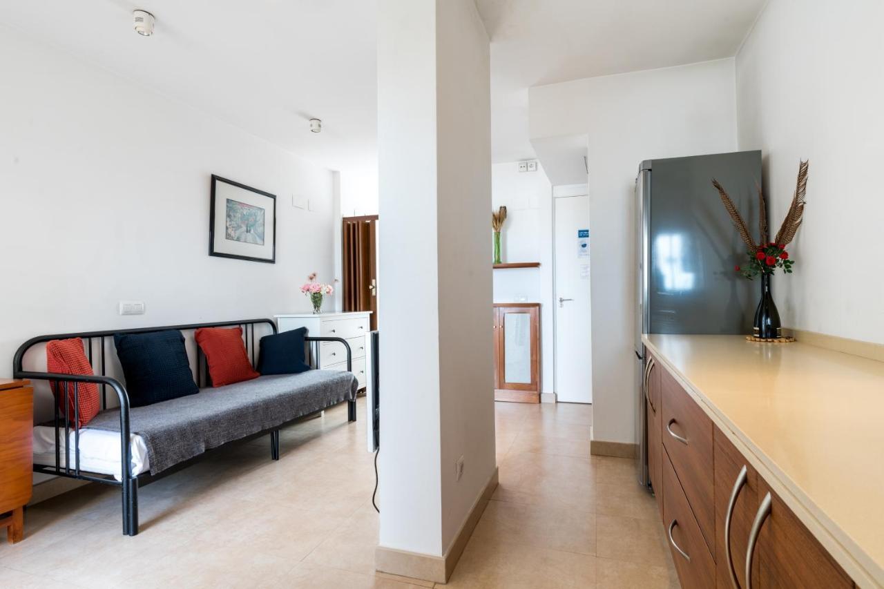 Holi-Rent Apartamento Resitur Seville Exterior photo
